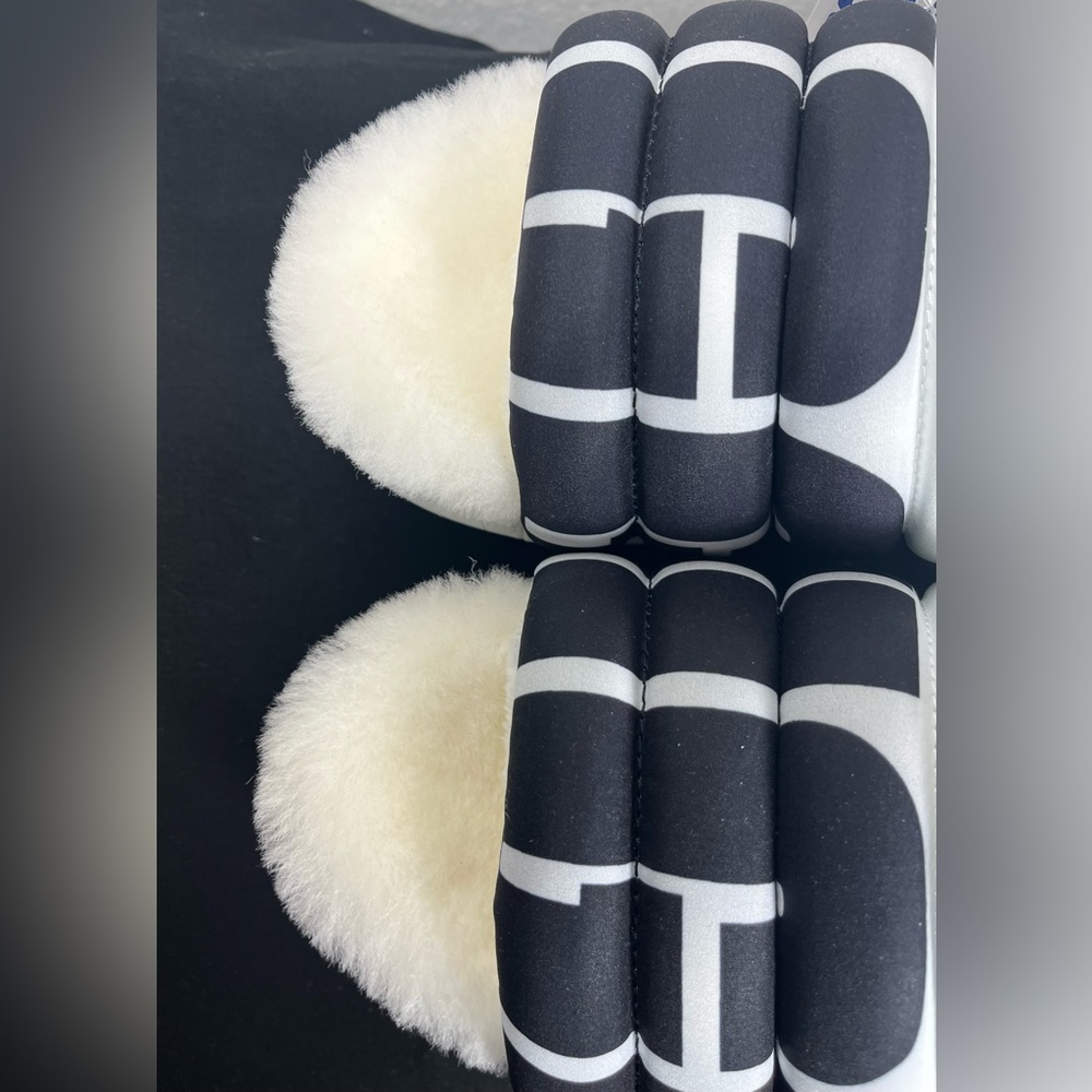 UGG Maxi Slide Logo Shoes / Slides / Platforms - White & Black - Women’s Size 7 - Picture 3 of 14